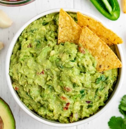 guacamole and chips